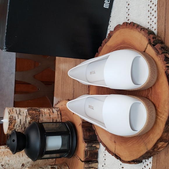 NWOT Melissa 1.5" wedge open toe flat.   Size 9M - Picture 2 of 12